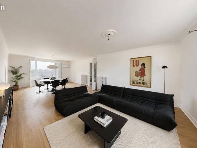 Dobrée, appartement T3, très bon état, dernier étage avec ascenseur, balcon cave et parking