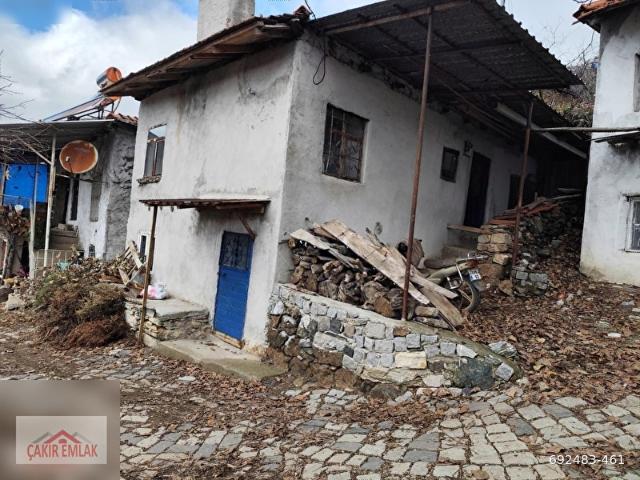 Dogayla iç içe köy evi