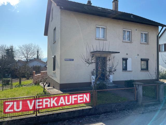 Dogern, 2 Familienhaus in einer TOP Lage, 528qm Grundstück, 4 Etagen, Teilsaniert