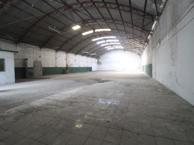 Dois armazéns na zona industrial de Eiras