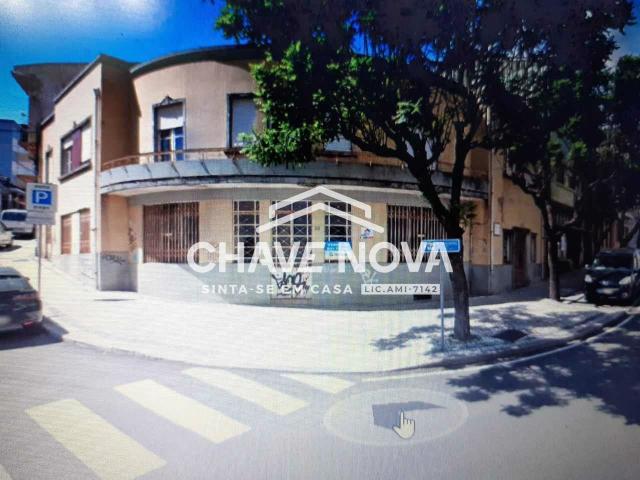 Dois lotes de terreno para construção de prédio na av. Benjamim de Araújo S. J. da Madeira
