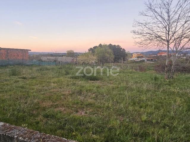 Dois terrenos edificáveis em Cadaval – Murça