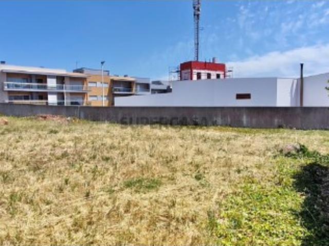 Dois Terrenos Urbanos com Elevado Potencial de Valorização
