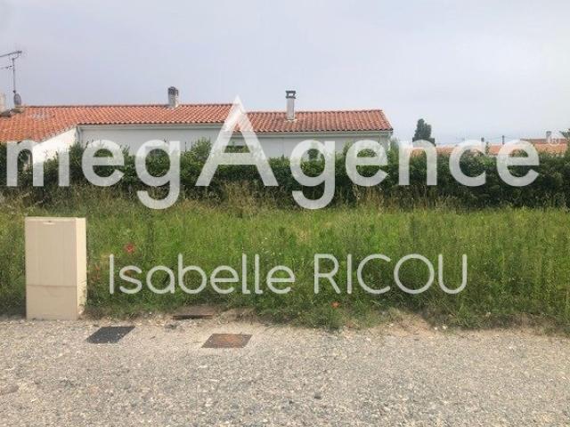 DOLUS D'OLERON, TERRAIN A BATIR viabilisé de 147m²