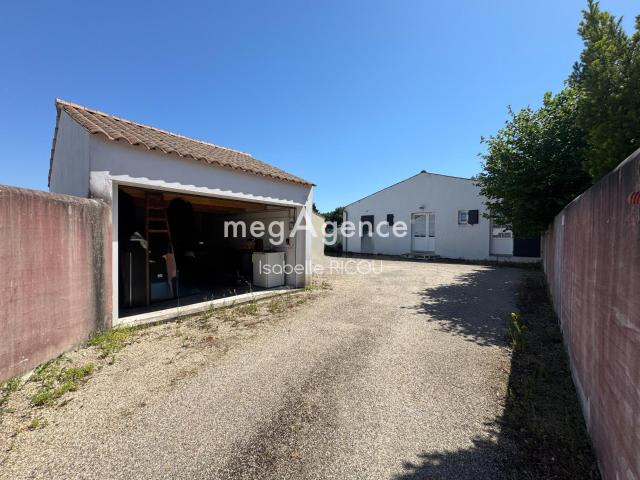 DOLUS D'OLERON 17550 SPACIEUSE MAISON FAMILIALE de 145 m² + GARAGE + 3 STATIONNEMENTS – et POSSIBILITÉ DE TERRAIN ADDITIONNEL
