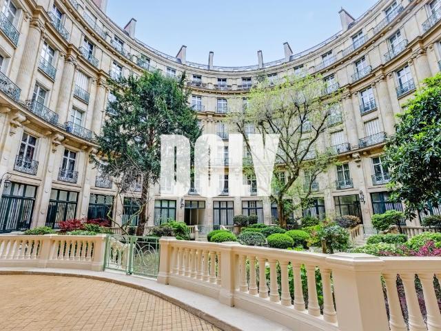 DOLY Appartement 2 pièces 32m2 PLACE DES TERNES 75017
