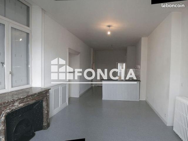 DOL DE BRETAGNE – CENTRE VILLE Dans un immeuble de caractère T2 RDC 59M2