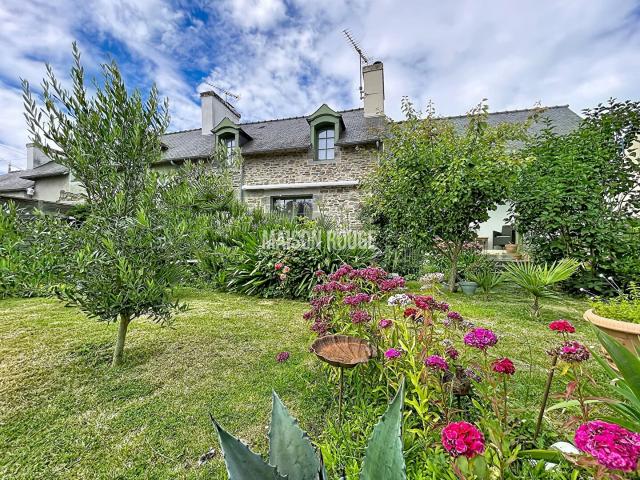 DOL DE BRETAGNE Maison de ville en pierres de caractère av. 149m² Dol de Bretagne