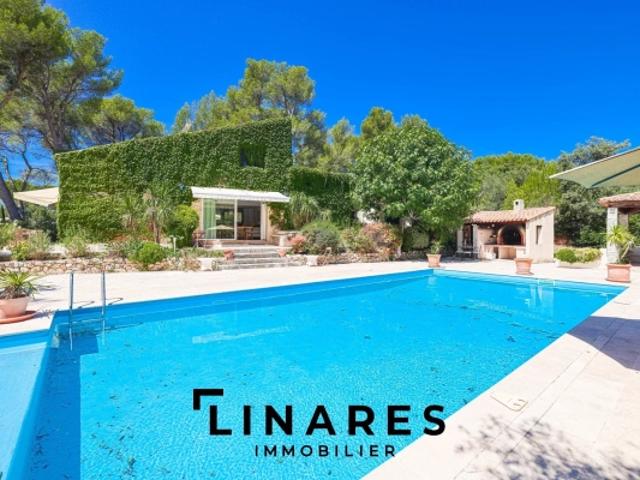 DOLCE VITA Villa T8 de 340m2 dont dépendance aménagée de 40m² Piscine Court de Tennis privé Parc de 7900m2 13011 EOURES