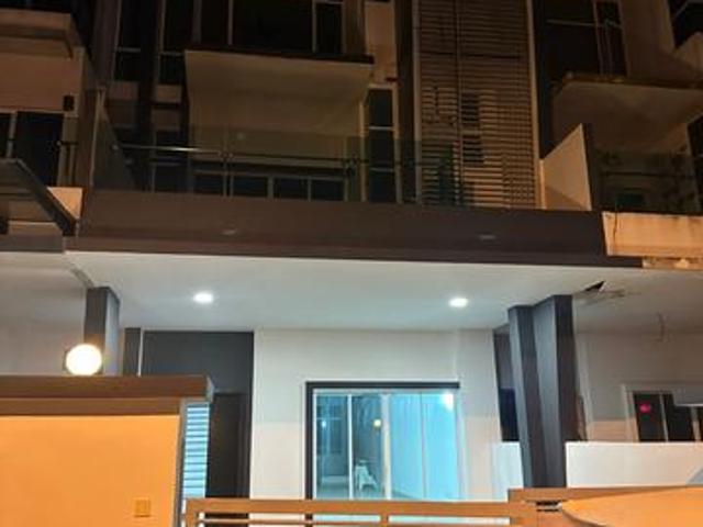 Dolomite Templer 3 storey for rent