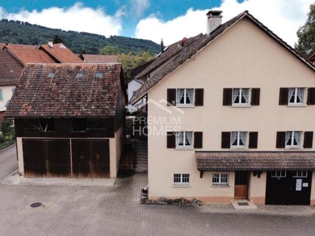 Doppeltes Potenzial Ein Haus bezugsbereit, eines zur Neugestaltung