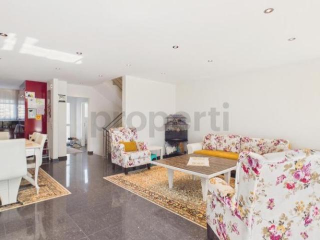 Doppeleinfamilienhaus 6.5 Zimmer