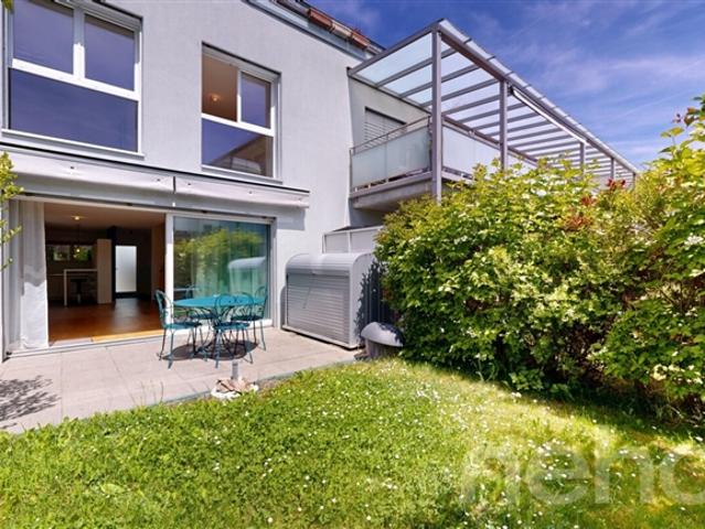 Doppelhaus als 4,5 Zimmer Haus mit Garten