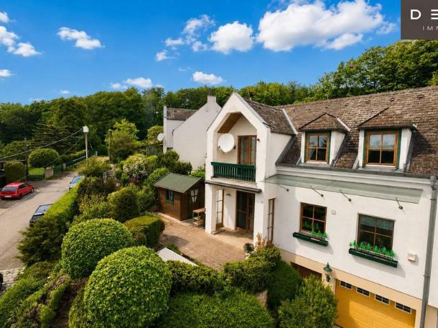 DOPPELHAUS I GRÜNRUHELAGE MIT IDYLLISCHEN GARTEN I GARAGE I WALLBOX I KELLER