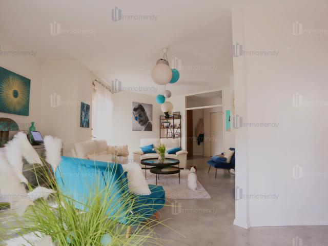 Doppelhaus im Erdgeschoss in einer Wohnung in absoluter Ruhe