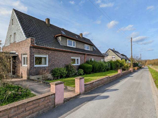 Doppelhaus 2 Grundstücke 4 Einheiten 4 Garagen Garten