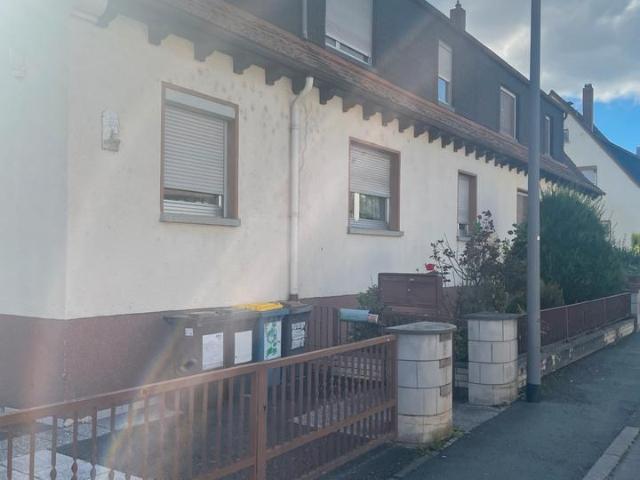 Doppelhaushälfte MFH mit großem Garten Frankfurt Harheim