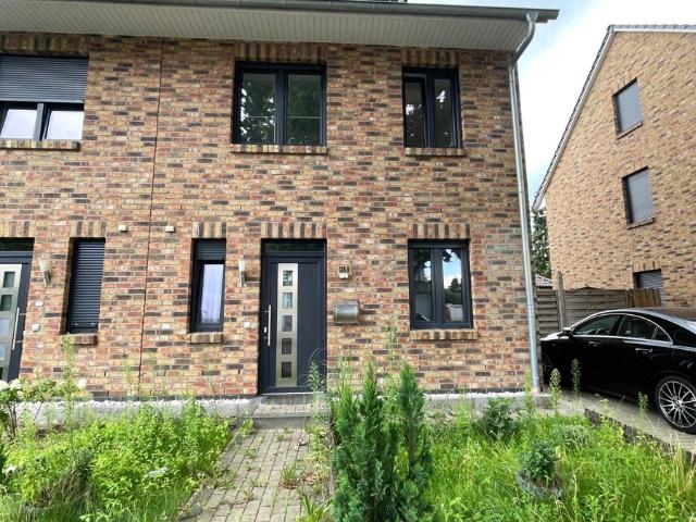 Doppelhaushälfte mit 4 Zimmern und Stellplatz in Bremen Osterholz