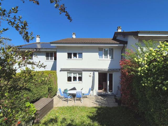 6,5 Zimmer Zweibettvilla mit gepflegtem Garten und Seeblick in Yvonand