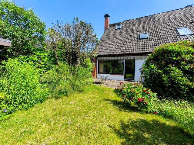 Doppelhaushälfte mit 2 Terrassen und Sauna auf dem Rhen