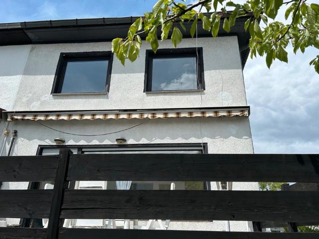 Doppelhaushälfte mit Terrasse und Garten in Top Lage