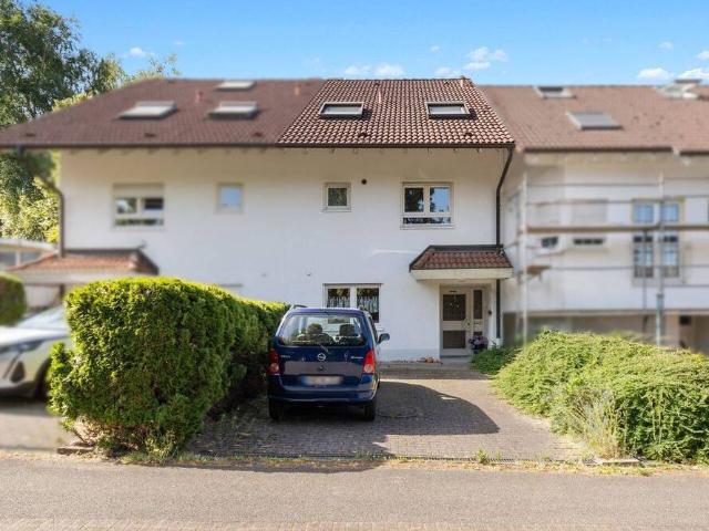 Doppelhaushälfte mit Terrasse, Stellplätzen & ausbaufähigem Dachgeschoss ideal für kleine Familien