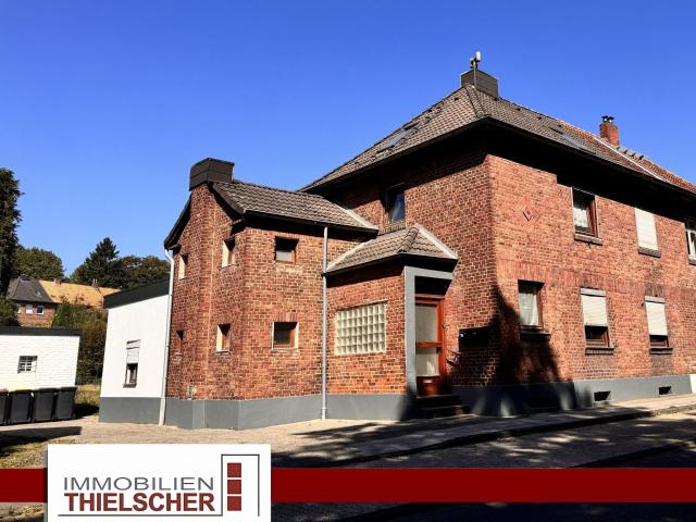Doppelhaushälfte mit zwei Wohneinheiten und großem Garten in Übach Palenberg, Stadtteil Marienberg