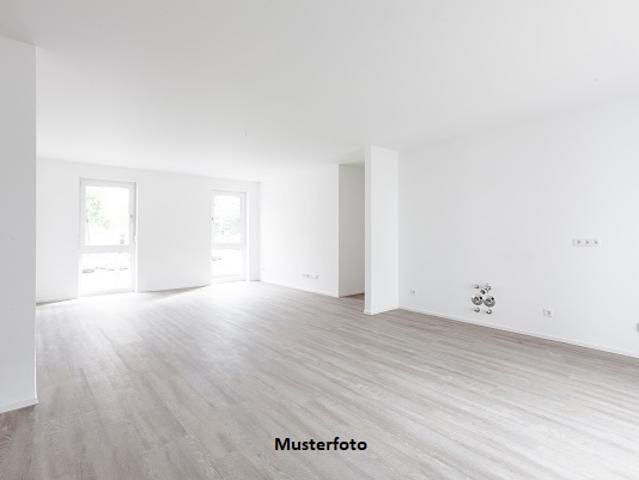 Doppelhaushälfte mit Ausbaureserve unter Dach