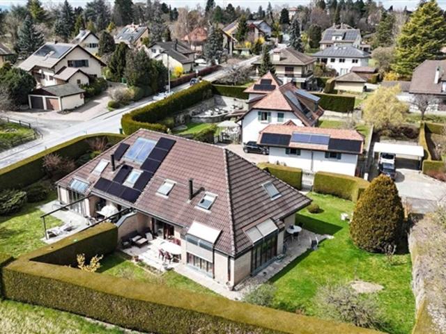 Doppelhaushälfte mit Charakter und Garten in Mont sur Lausanne