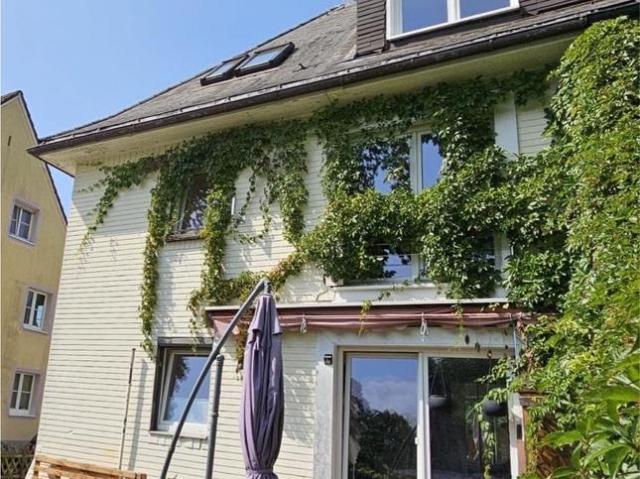Doppelhaushälfte mit Einliegerwohnung in Bestlage