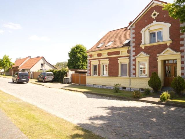 Doppelhaushälfte mit Einliegerwohnung in idylischer Lage
