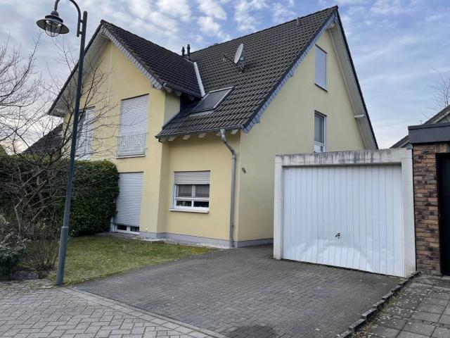 Doppelhaushälfte mit Garage in Troisdorf