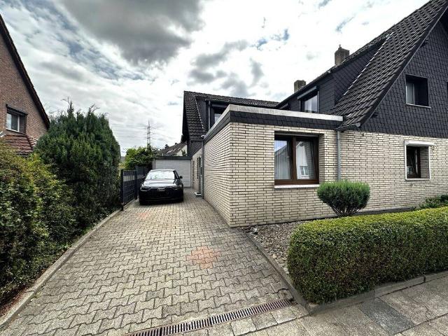 Doppelhaushälfte mit großem Garten und Garage in Essen Karnap!