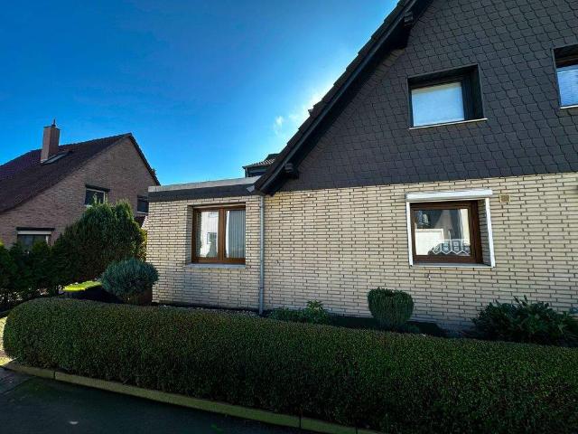Doppelhaushälfte mit großem Garten und Garage in Essen Karnap!