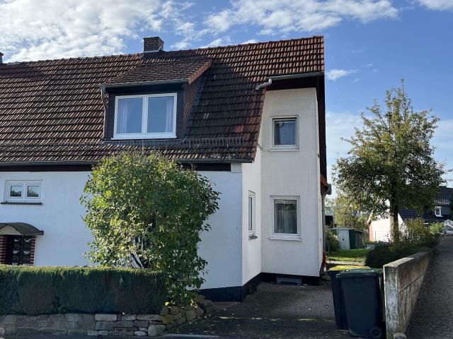 Doppelhaushälfte mit herrlichem Garten in Kassel Nord