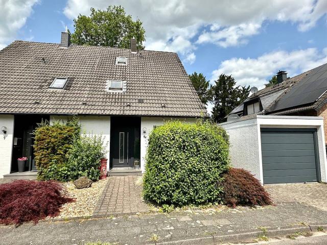 Doppelhaushälfte mit schönem Garten in beliebter Wohnlage