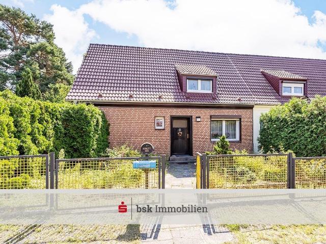 Doppelhaushälfte mit schönem Garten in der Nähe des Kalksees