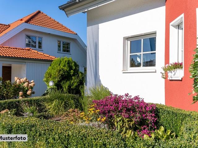 Doppelhaushälfte nebst Garage