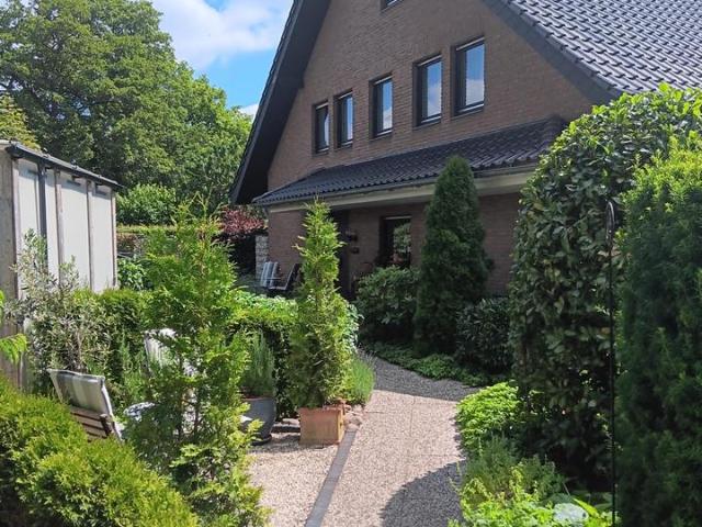 Doppelhaushälfte, ähnlich Einfamilienhaus sehr gepflegt