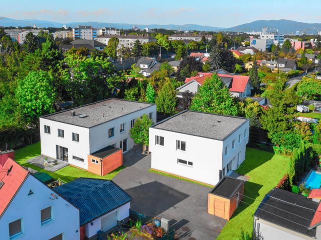 DOPPELHAUSHÄLFTE IM ERSTBEZUG IN RUHIGER SIEDLUNGSLAGE MIT GUTER ANBINDUNG