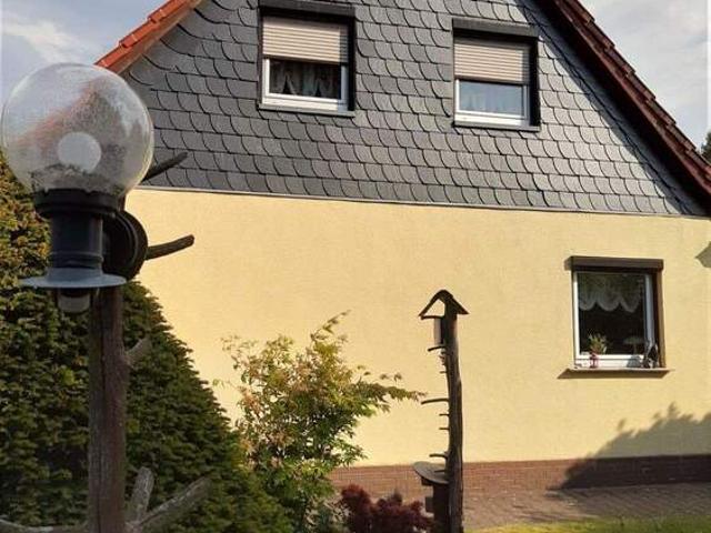 Doppelhaushälfte in begehrter Lage mit großem Garten