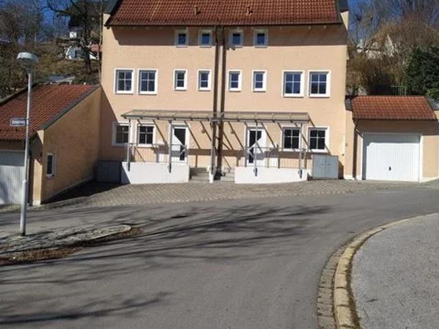 Doppelhaushälfte in DEG zentrumsnah
