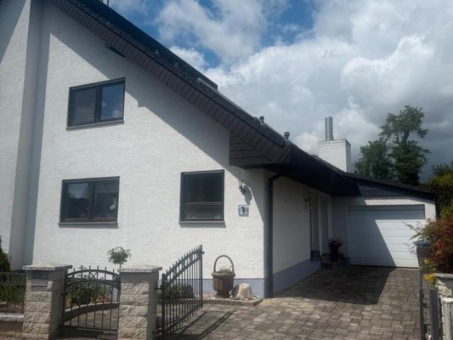Doppelhaushälfte in Feldrandlage von Hofheim Marxheim