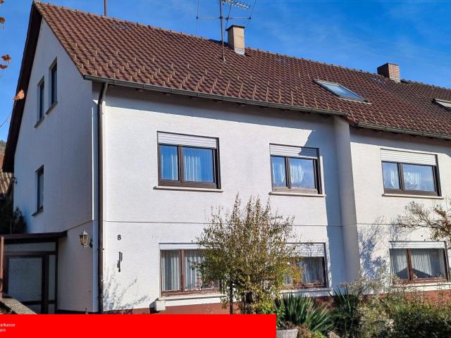 Doppelhaushälfte in guter Lage mit Potenzial zum MFH in Seitingen
