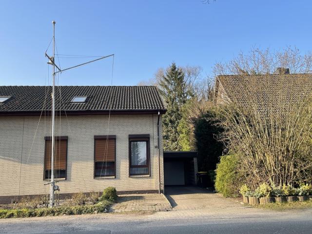 Doppelhaushälfte in gewachsenem Umfeld an einer Fahrradstrasse