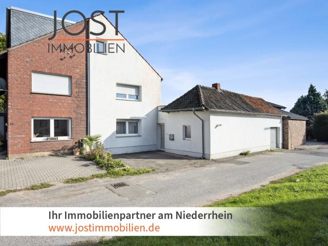 Doppelhaushälfte in Glehn mit großem Garten