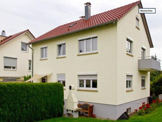 Doppelhaushälfte in 47198 Duisburg, Kirchstr