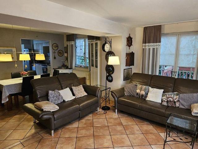 Doppelhaushälften, freistehend mit Garten. Ideal als Mehrgenerationenimmobilie mit Platzbedarf