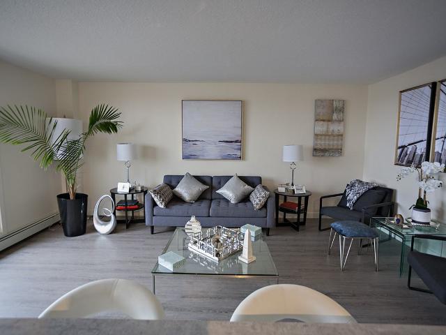 Dorchester Tower 1 Bedroom Apartment for Rent at 337 6th Ave N, Saskatoon, SK S7K 2S4 Central Business District