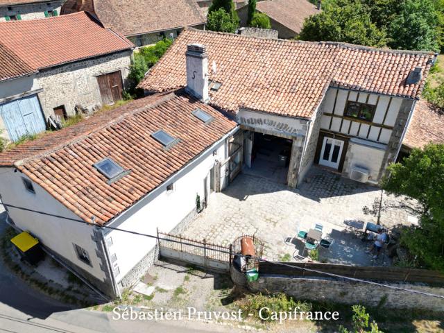 Dordogne 24 Maison en pierre rénovée à vendre 7 pièces SAINT ESTEPHE 24, gîte, garage, proximité du grand lac